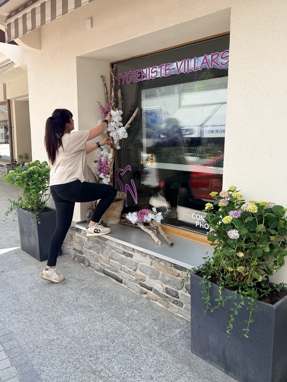 Professional window display with floral decoration